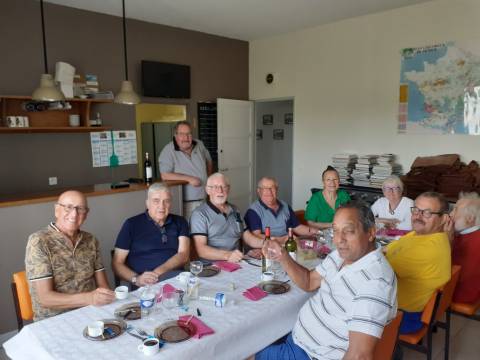 Les participants avec le renfort de Bruno venu pour préparer la réunion de la fin d’après-midi